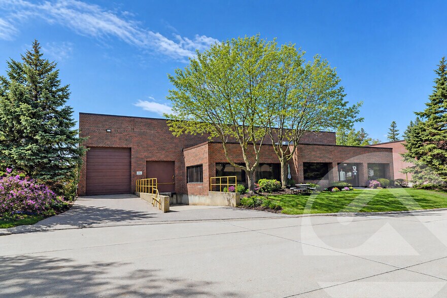 Primary Photo Of 33865 Capitol St, Livonia Manufacturing For Lease