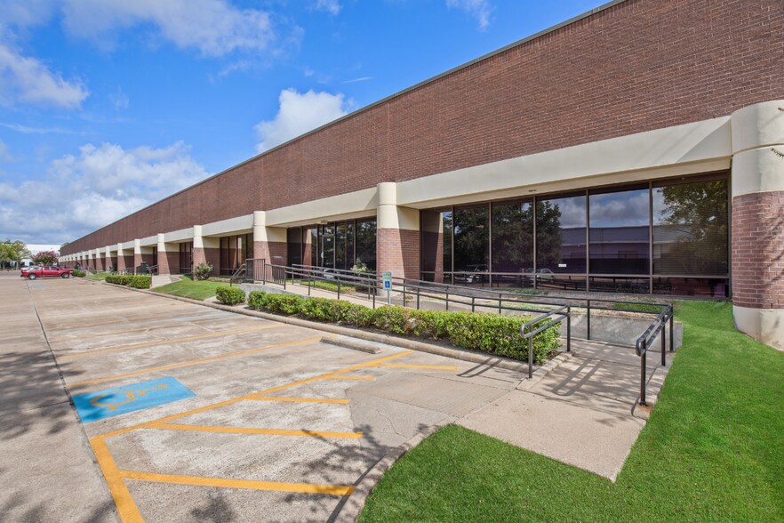 More Photos Of 6100 West By Northwest Blvd, Houston Unknown For Lease