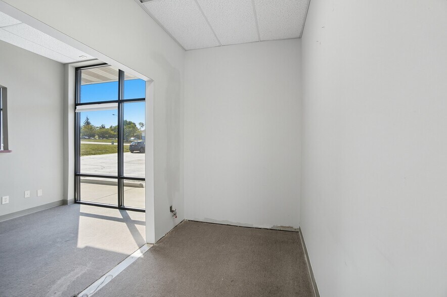 More Photos Of 1104-1124 Kemper Meadow Dr, Forest Park Storefront For Lease
