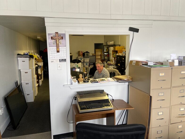 More Photos Of 3 W Hempfield Dr, Irwin Medical For Lease