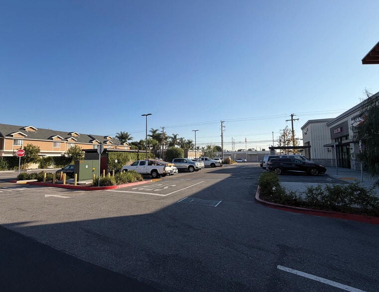 More Photos Of 17640-17648 Bellflower Blvd, Bellflower General Retail For Sale