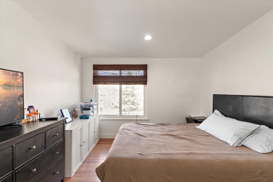 More Photos Of 12036 Darby Ave, Porter Ranch Specialty For Sale