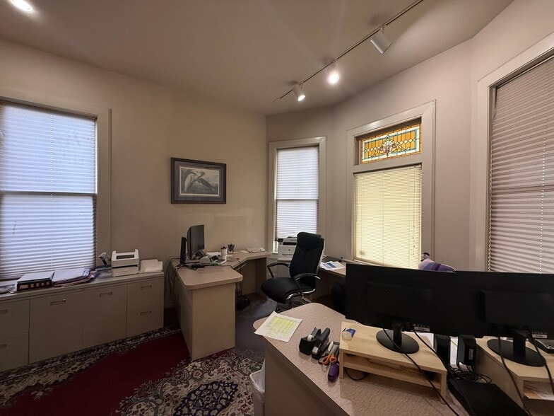 More Photos Of 1201 Griffin St W, Dallas Office For Sale
