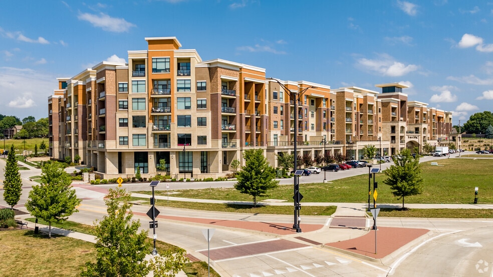 More Photos Of 10401 College Blvd, Overland Park Apartments For Lease