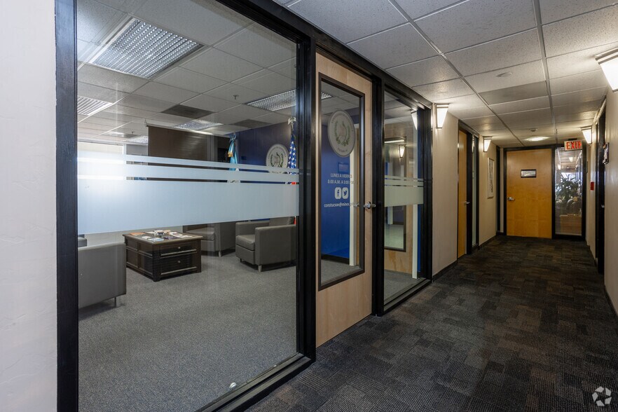 More Photos Of 100 N Stone Ave, Tucson Office Residential For Lease