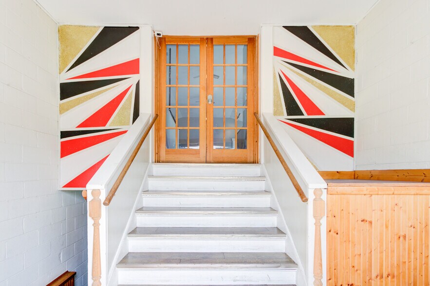 More Photos Of 2520 Rochester Rd, Royal Oak Office For Lease