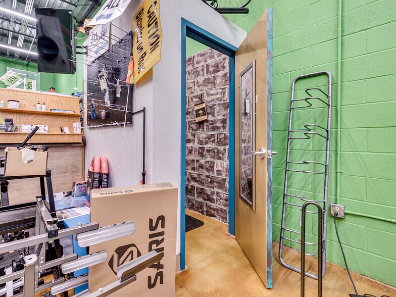 More Photos Of 111 N Broadway St, Tecumseh Office For Sale