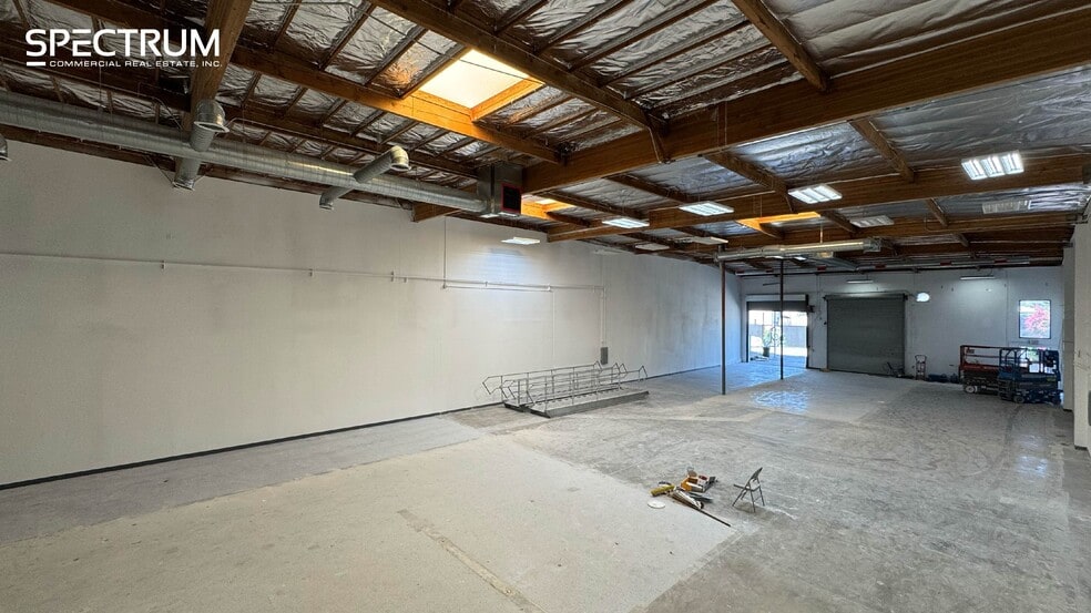 More Photos Of 15927-15929 Arminta St, Van Nuys Manufacturing For Lease