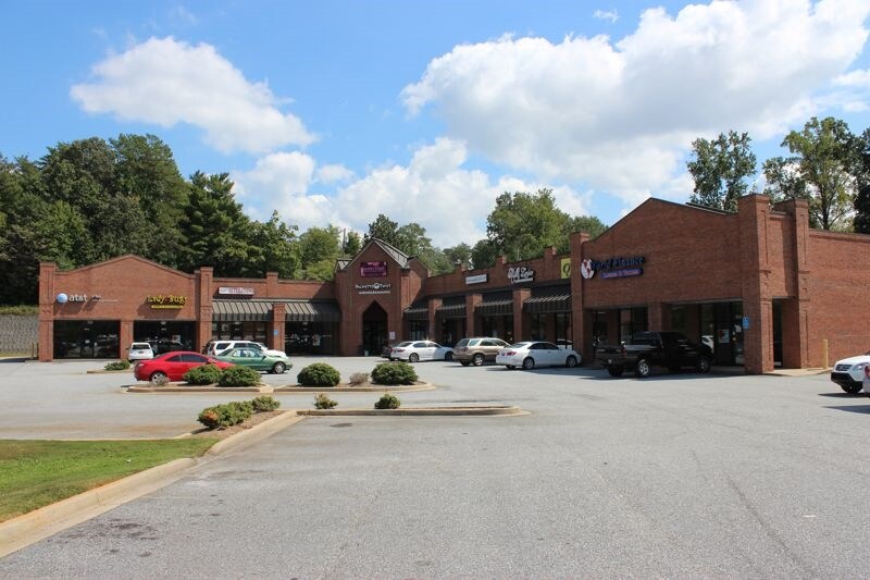 215 W Wade Hampton Blvd, Greer, SC 29650 Retail For Lease