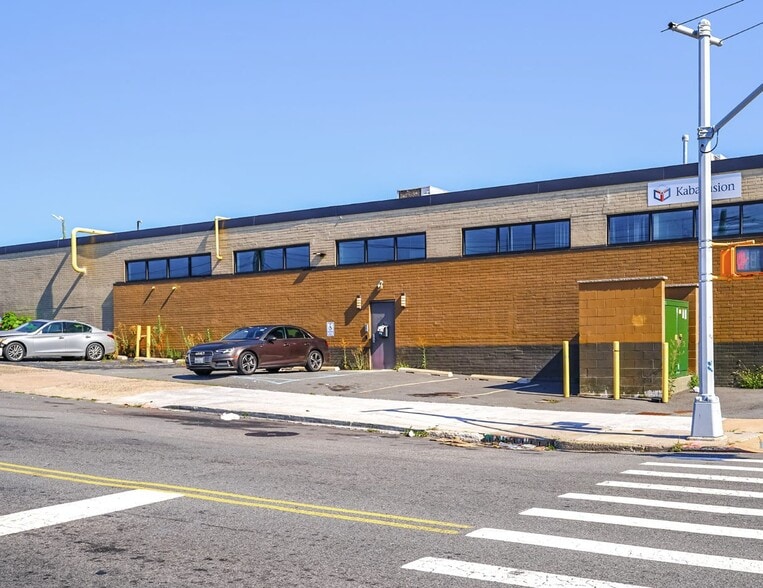 More Photos Of 48-23 55th Ave, Maspeth Warehouse For Lease