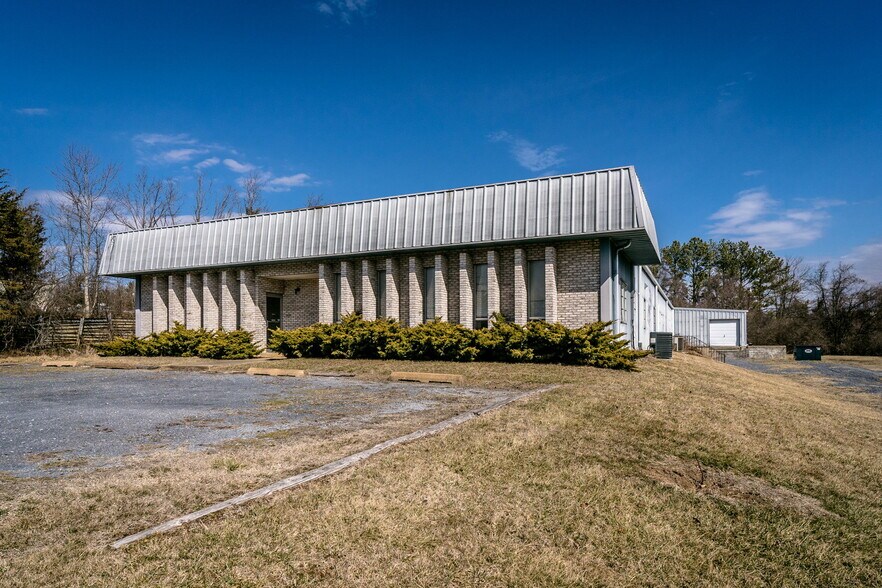 Primary Photo Of 52 Mid Valley Ln, Verona Warehouse For Lease