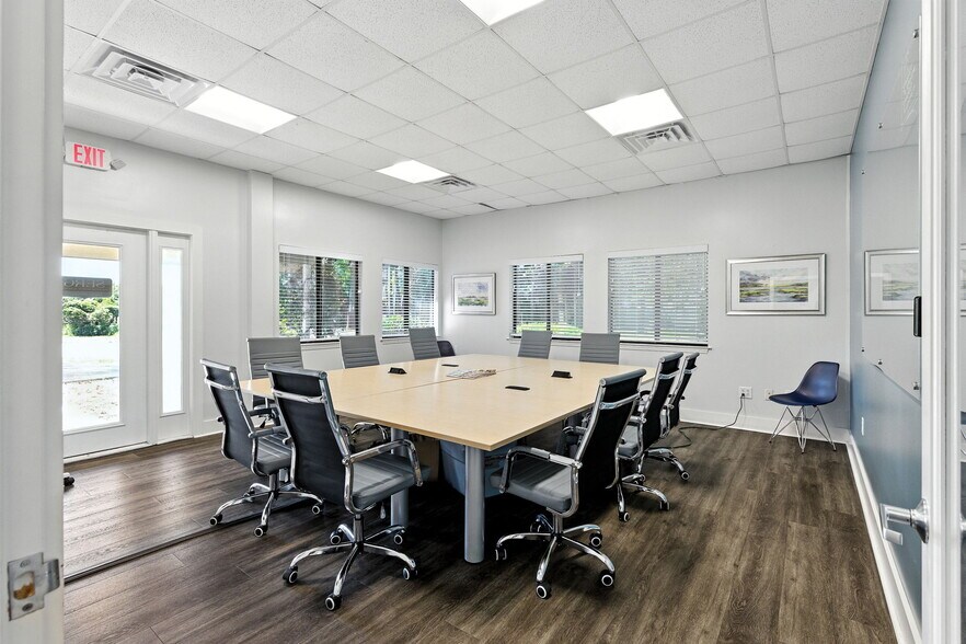 More Photos Of 9 Hunter Rd, Hilton Head Showroom For Sale