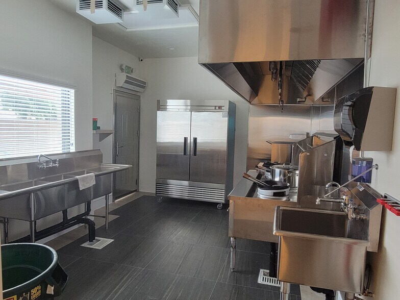 More Photos Of 14911 Pacific, Baldwin Park Restaurant For Lease