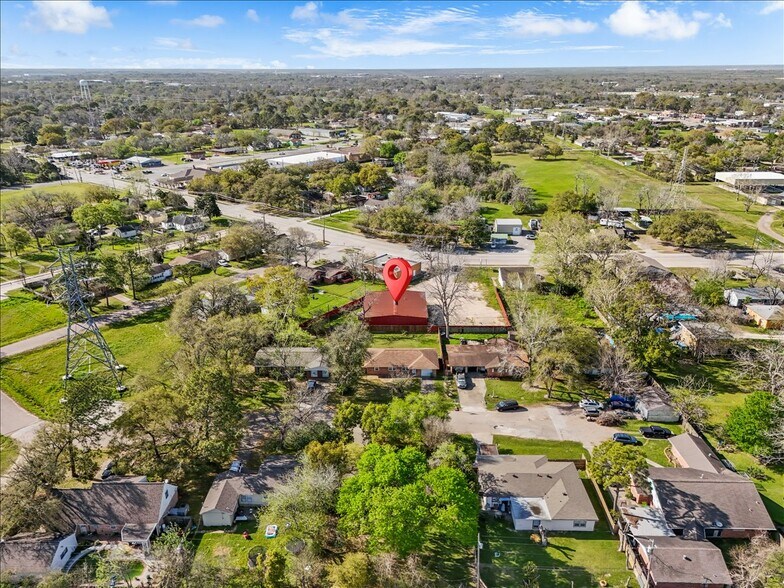 More Photos Of 1317 Cedar Dr, La Marque Warehouse For Lease