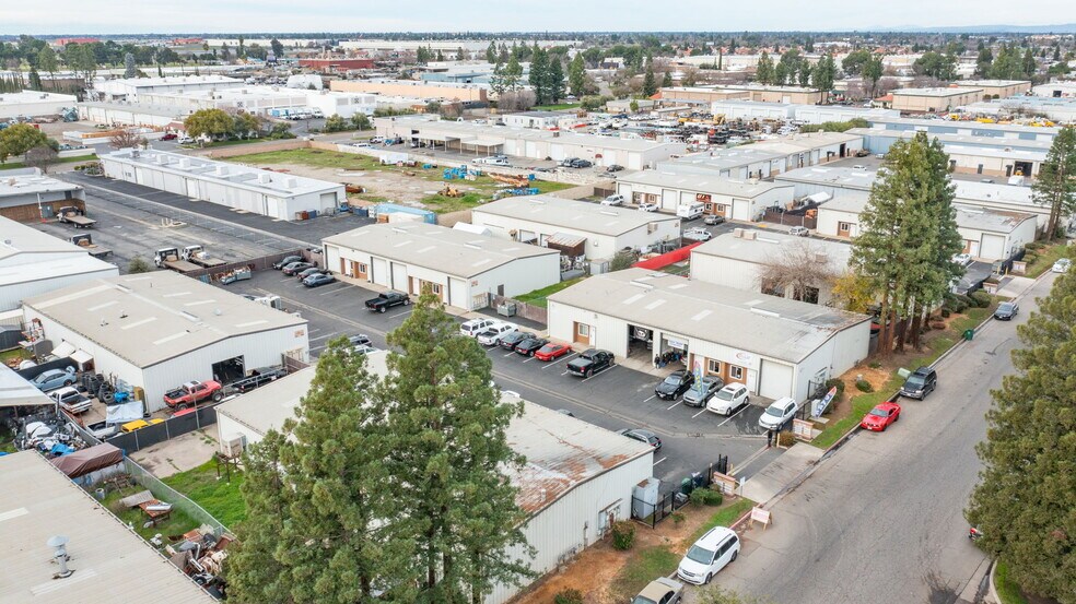 More Photos Of 2695 N Sunnyside Ave, Fresno Unknown For Lease