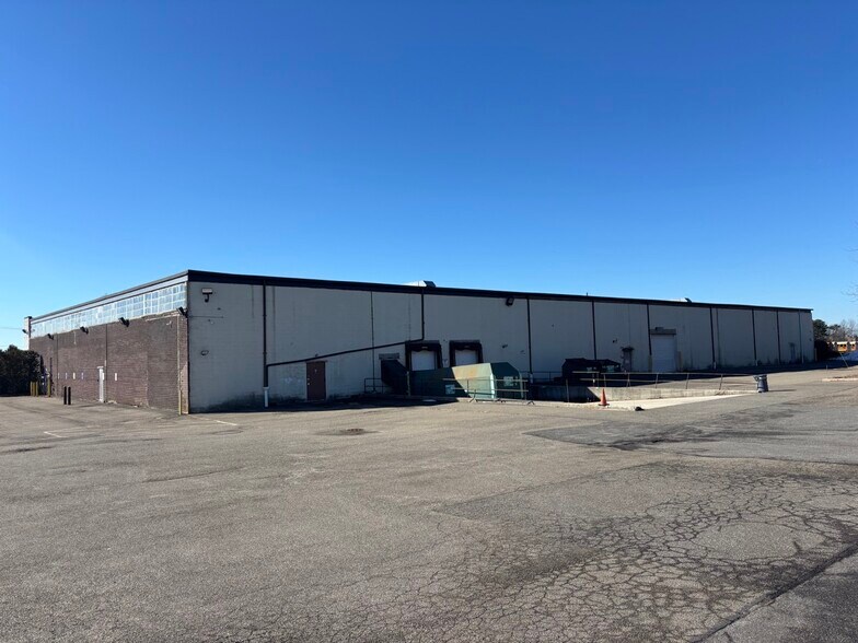 More Photos Of 1860 Smithtown Ave, Ronkonkoma Manufacturing For Sale
