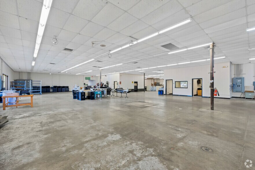 More Photos Of 2748-2758 Bingle Rd, Houston Unknown For Lease