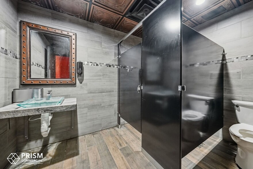 More Photos Of 1332-1336 P St, Lincoln Bar For Lease