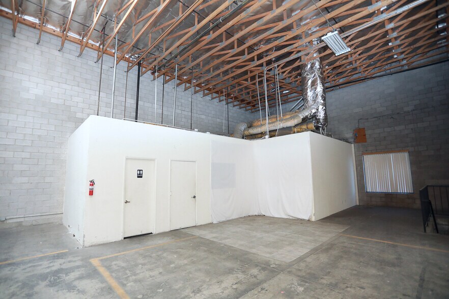 More Photos Of 4301 S Valley View Blvd, Las Vegas Warehouse For Lease