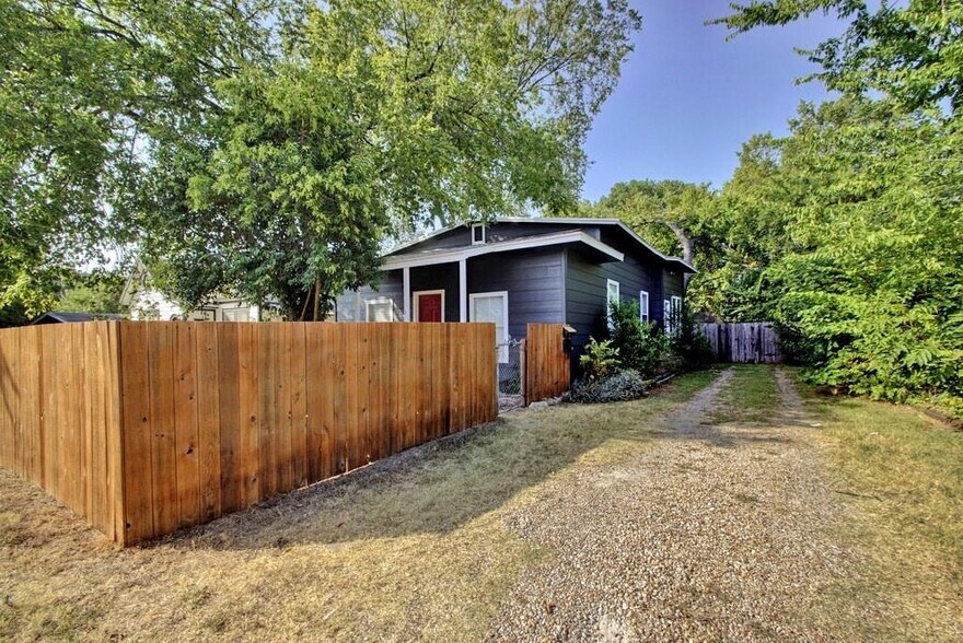 More Photos Of 607-611 Nelray Blvd, Austin Land For Sale