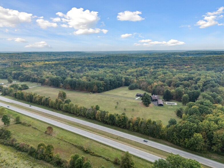 More Photos Of 550 Warner rd, Vienna Specialty For Sale