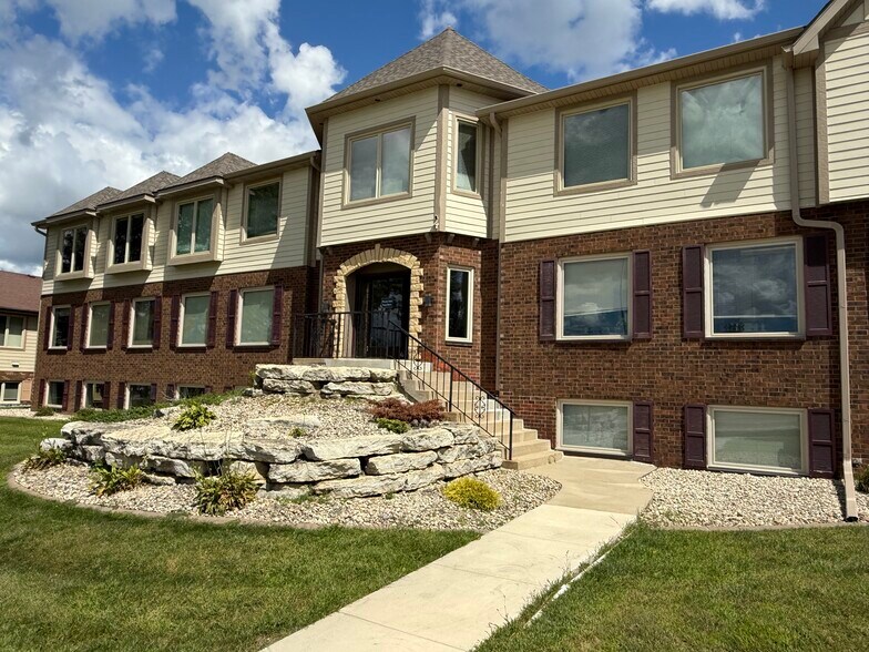Primary Photo Of 6314 Odana Rd, Madison Office For Lease
