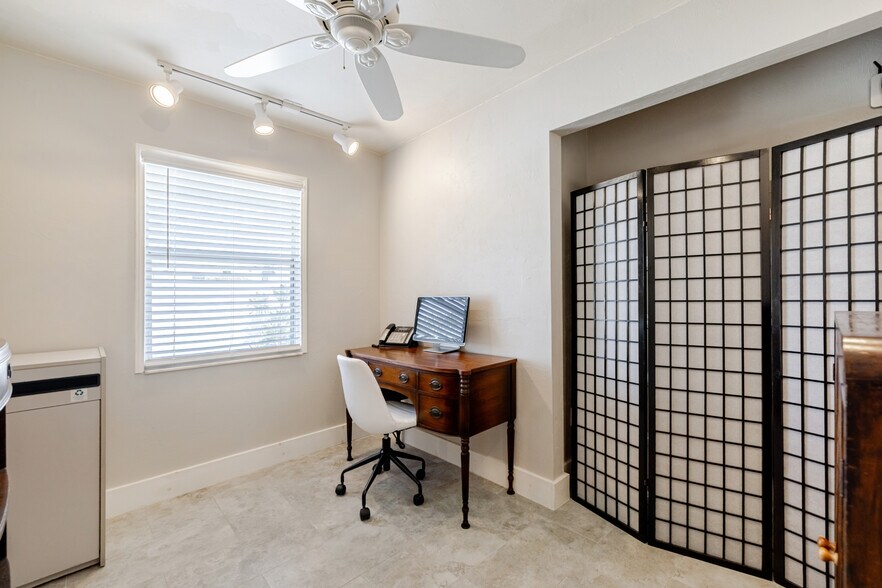 More Photos Of 164 Pondella Rd, North Fort Myers Office For Sale