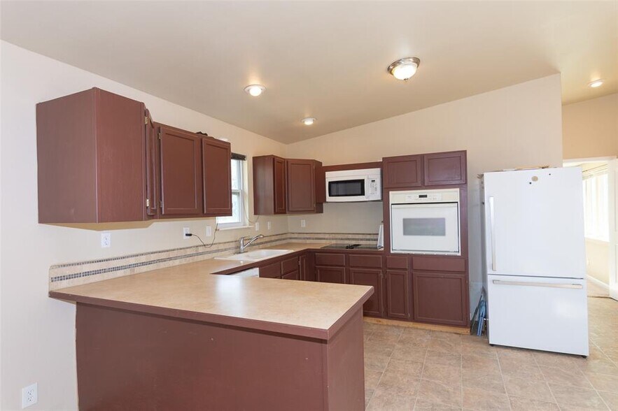 More Photos Of 30303 Ranch Road 12, Dripping Springs Office For Lease