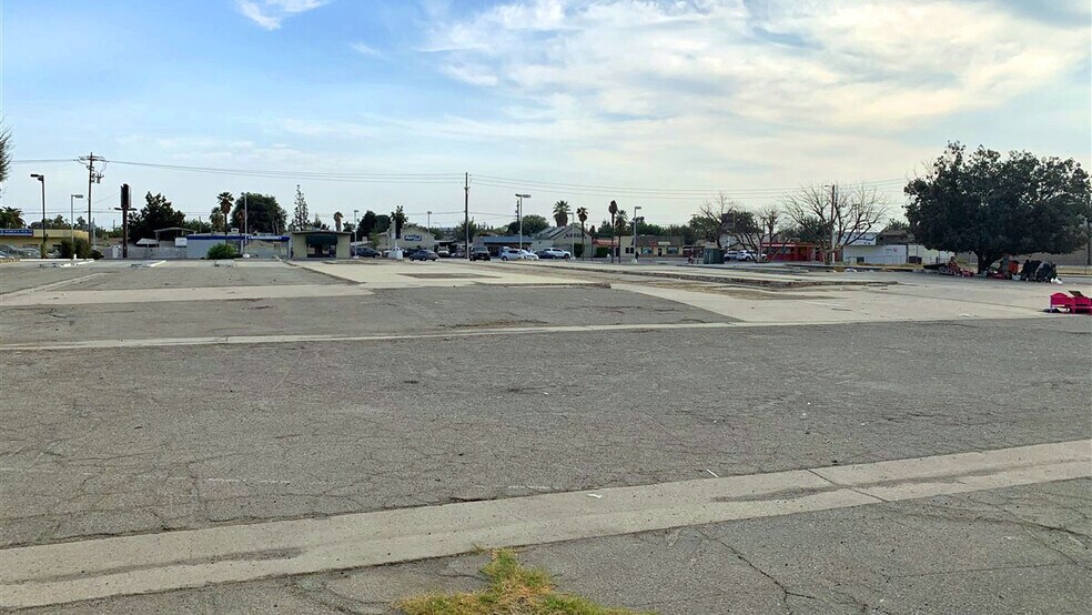 More Photos Of 920 34th St, Bakersfield Land For Sale