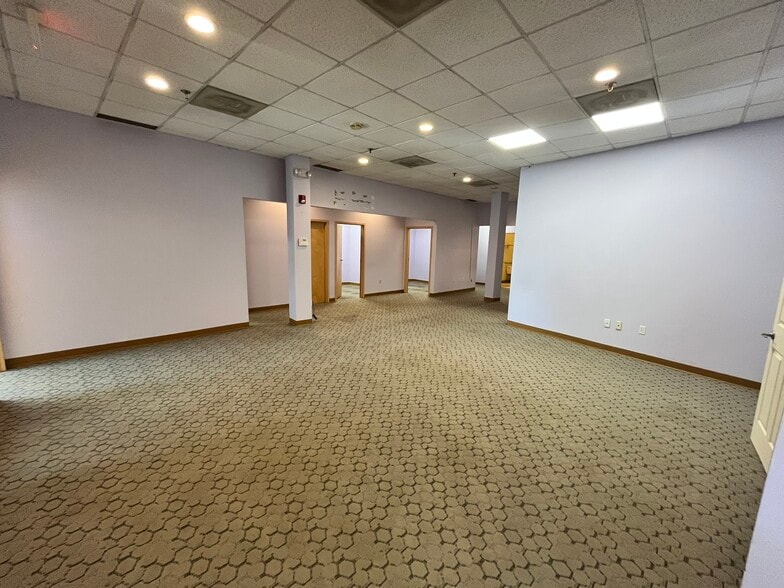 More Photos Of 18 Dartmouth St, Malden Storefront Retail Office For Lease