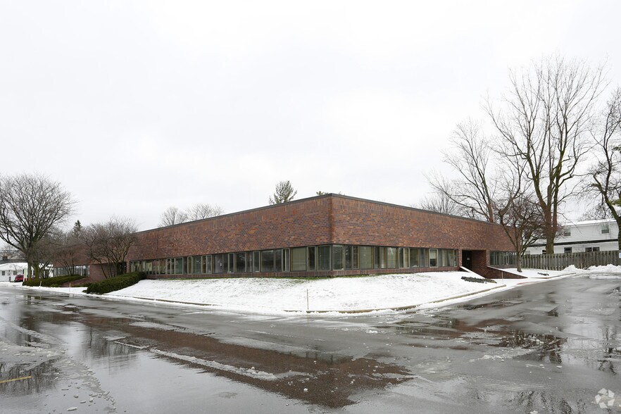 More Photos Of 2000 Burton St SE, Grand Rapids Medical For Lease