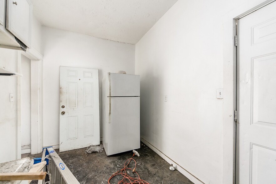 More Photos Of 1068-1072 E Livingston Ave, Columbus Storefront Retail Residential For Sale