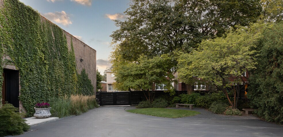 More Photos Of 3845 S Winchester Ave, Chicago Loft Creative Space For Sale