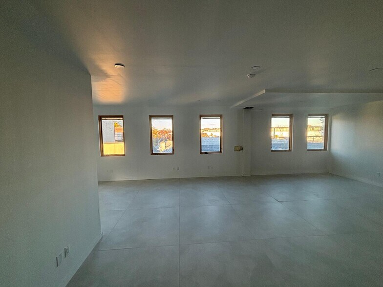 More Photos Of 5012 20th Ave, Brooklyn Office For Lease