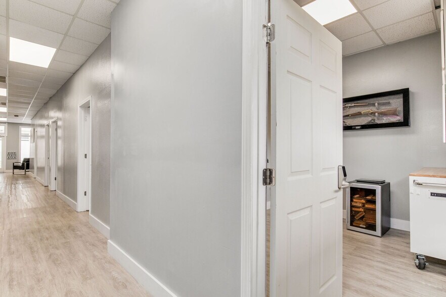 More Photos Of 913 Gulf Breeze Pky, Gulf Breeze Storefront Retail Office For Sale