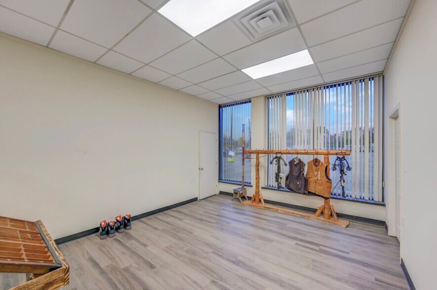 More Photos Of 116-120 Monahan Ave, Dunmore Flex For Lease