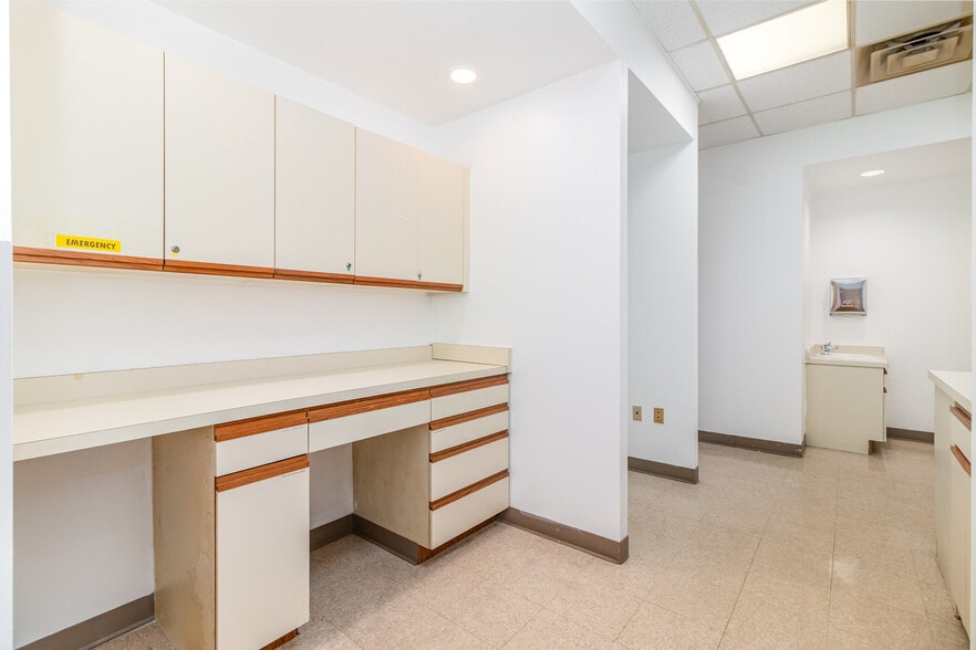 More Photos Of 10196 Springfield Pike, Cincinnati Medical For Sale