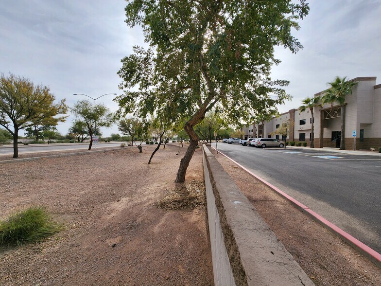More Photos Of 2942 N Greenfield Rd, Mesa Service For Lease