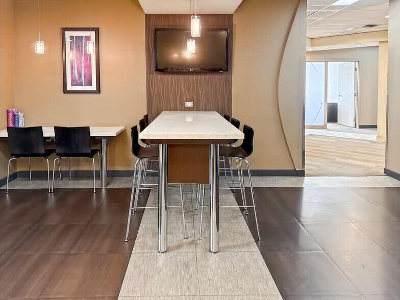 More Photos Of 10 Four Seasons Pl, Toronto Coworking Space