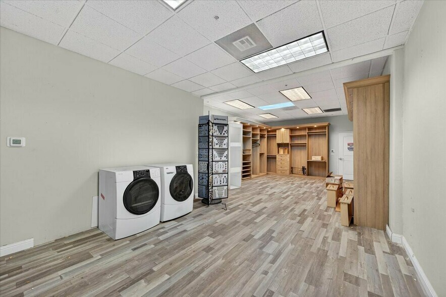 More Photos Of 2695 N Fowler Ave, Fresno Light Distribution For Lease