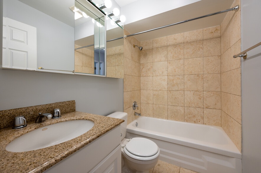 More Photos Of 5525 N Winthrop Ave, Chicago Apartments For Sale