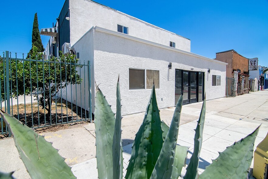More Photos Of 1659 W Florence Ave, Los Angeles Freestanding For Lease