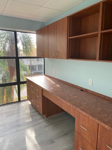 More Photos Of 2650 Bahia Vista St, Sarasota Medical For Sale