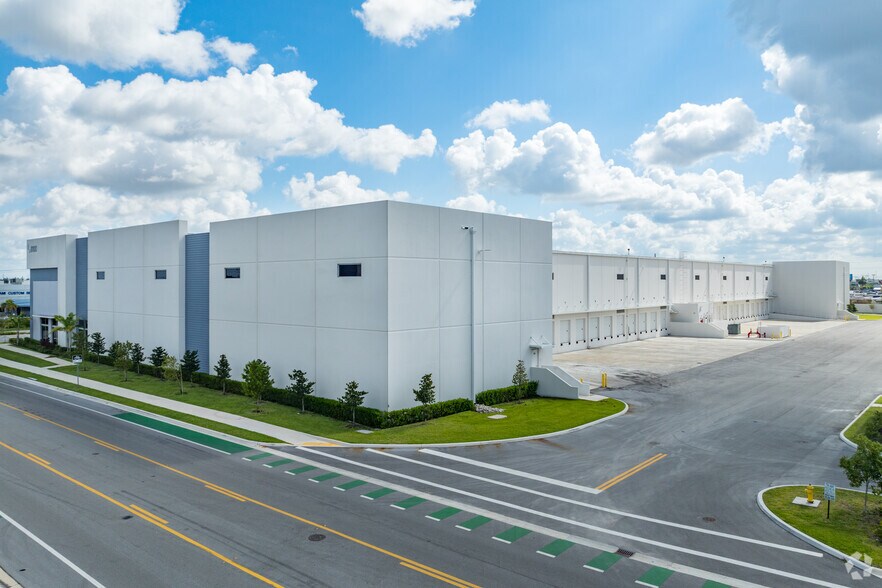 More Photos Of 8130 NW 74th St, Medley Unknown For Lease