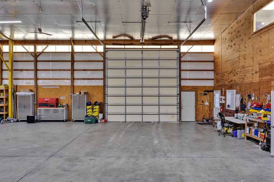 More Photos Of 3548 Cumberland Rd, Cumberland Warehouse For Sale