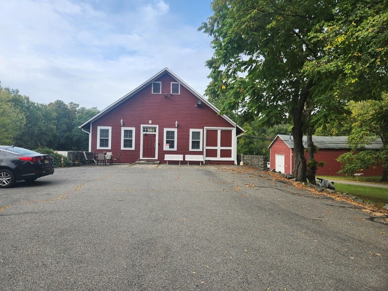 More Photos Of 23 Taylortown Rd, Montville Warehouse For Sale