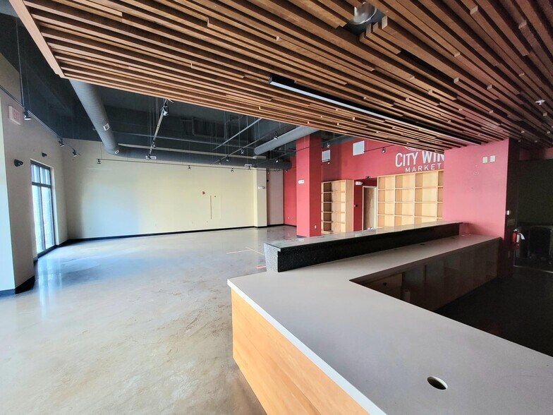 More Photos Of 900 New Hampshire St, Lawrence Hotel For Lease