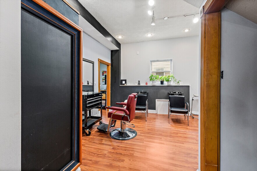 More Photos Of 2048 Winchester Ave, Ashland General Retail For Sale