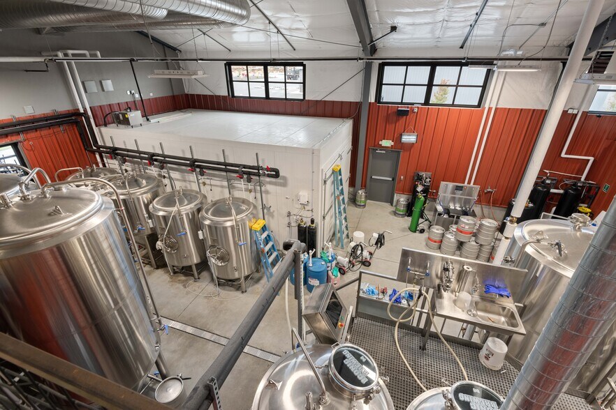 More Photos Of 2470 Henderson Loop, Richland Bar For Sale