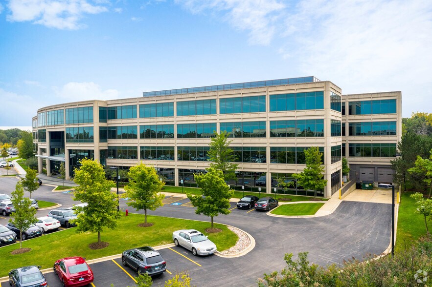 More Photos Of 100 S Saunders Rd, Lake Forest Office For Lease